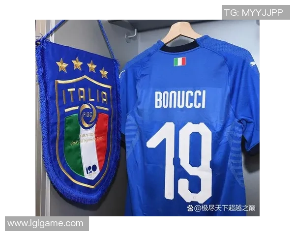 穿上十二号球衣的足球传奇人物与他们的辉煌历程解析 穿上十二号球衣的足球传奇人物与他们的辉煌历程解析