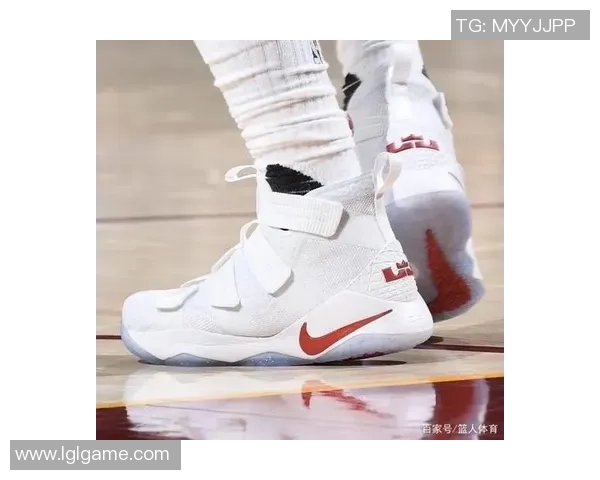 足坛巨星赛场风采尽显脚上战靴彰显个性魅力瞬间