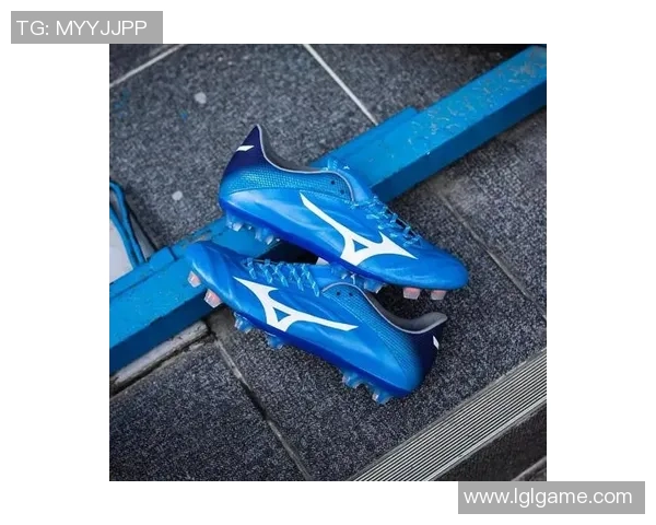 扁平足球鞋的传奇日本球星是谁 如何影响了现代足球鞋设计 扁平足球鞋的传奇日本球星是谁 如何影响了现代足球鞋设计