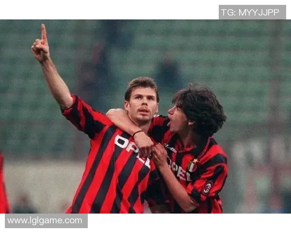 帕尼尼推出卡卡女足球星收藏册 展现传奇球员风采与历史荣耀 帕尼尼推出卡卡女足球星收藏册 展现传奇球员风采与历史荣耀